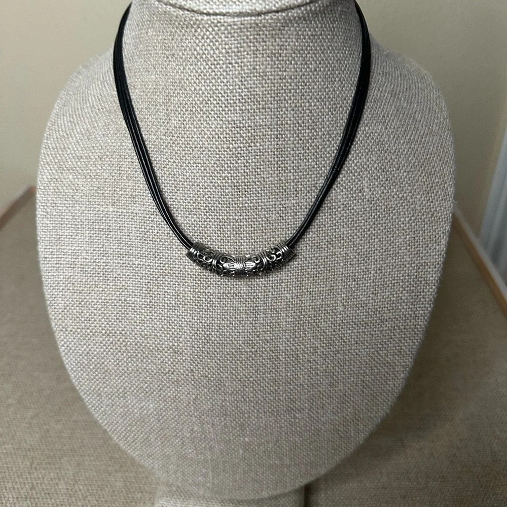 Leather band short necklace with adjustable length. - Picture 2 of 6